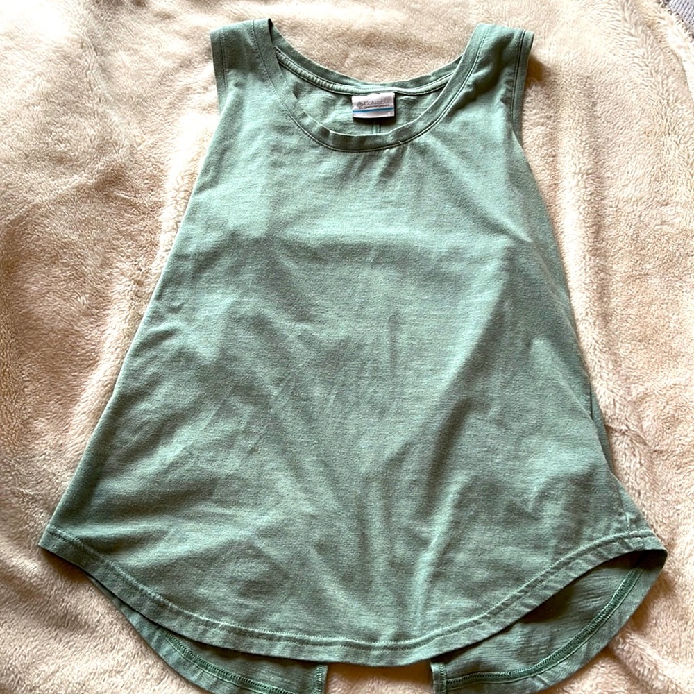 Columbia tank! Size small! Slit in back gives it somethin cute! High-low style